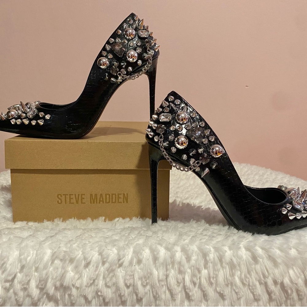 Gorgeous! Steve Madden Veronicka Stiletto Pumps! 🖤